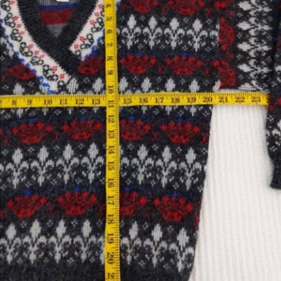 Jolie Vintage Fleur de Lis and Crown sweater small-medium - Picture 7 of 7